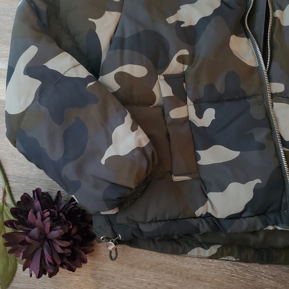 H&M | Camo Puffer Jacket - Picture 12 of 13